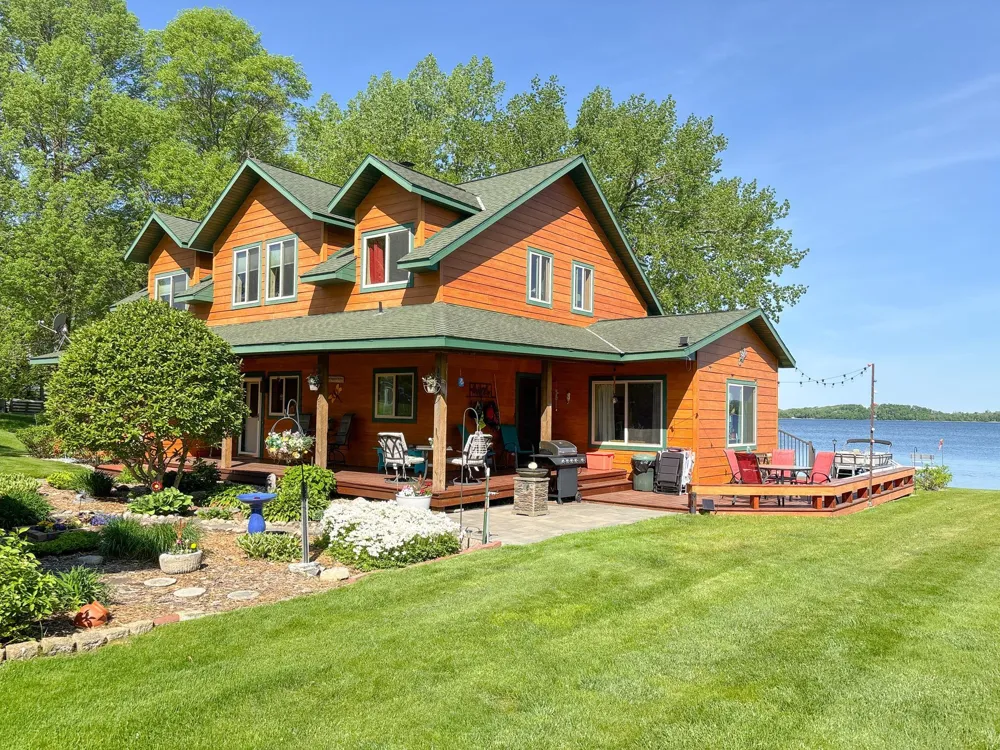 21447 Sunny Drive Fergus Falls, MN 56537