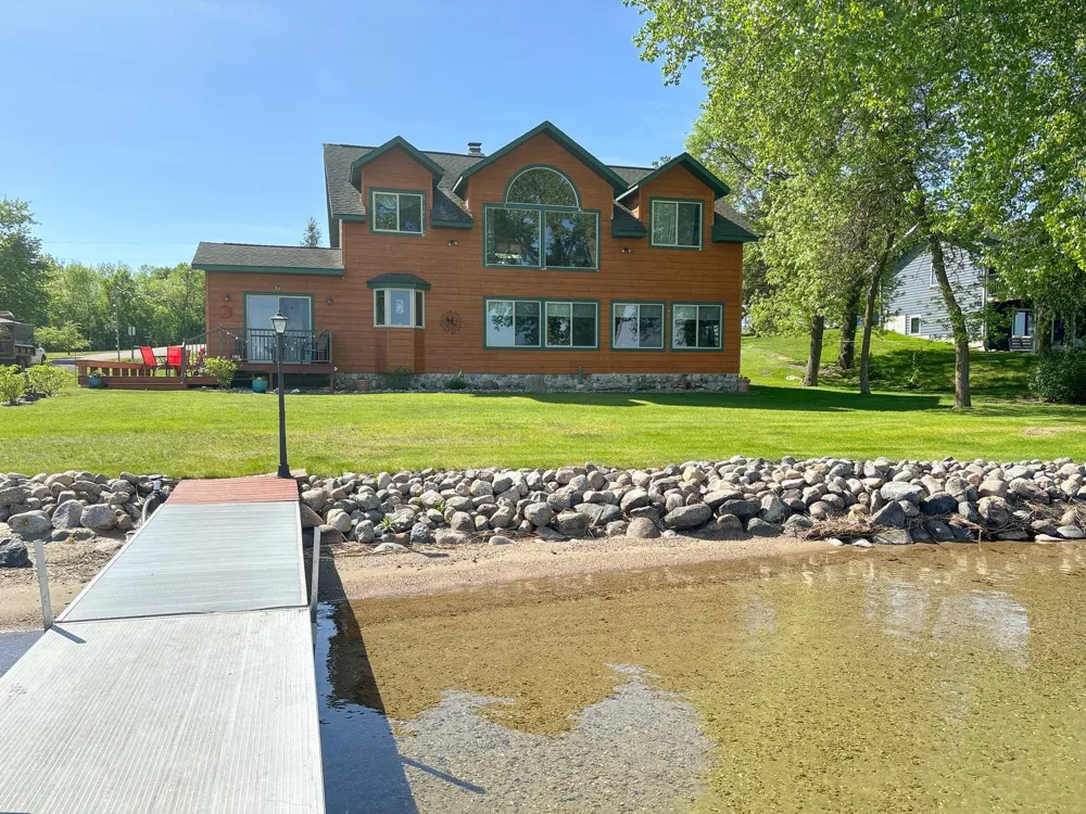 21447 Sunny Drive Fergus Falls, MN 56537
