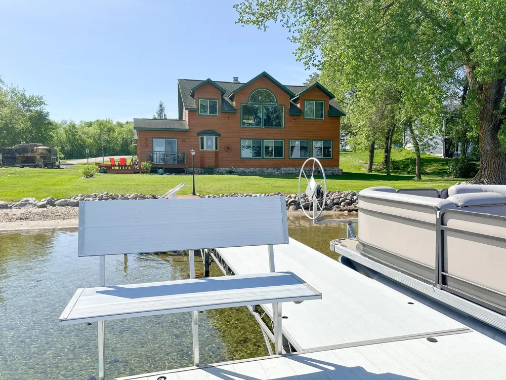 21447 Sunny Drive Fergus Falls, MN 56537