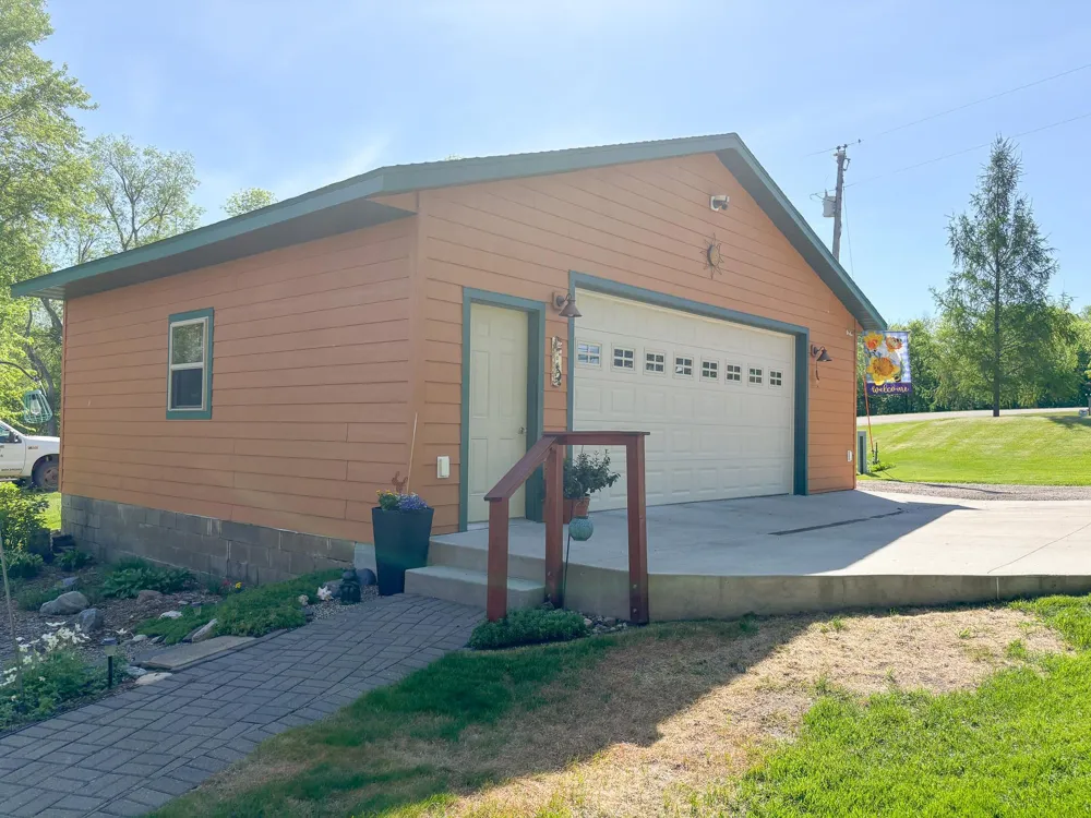 21447 Sunny Drive Fergus Falls, MN 56537