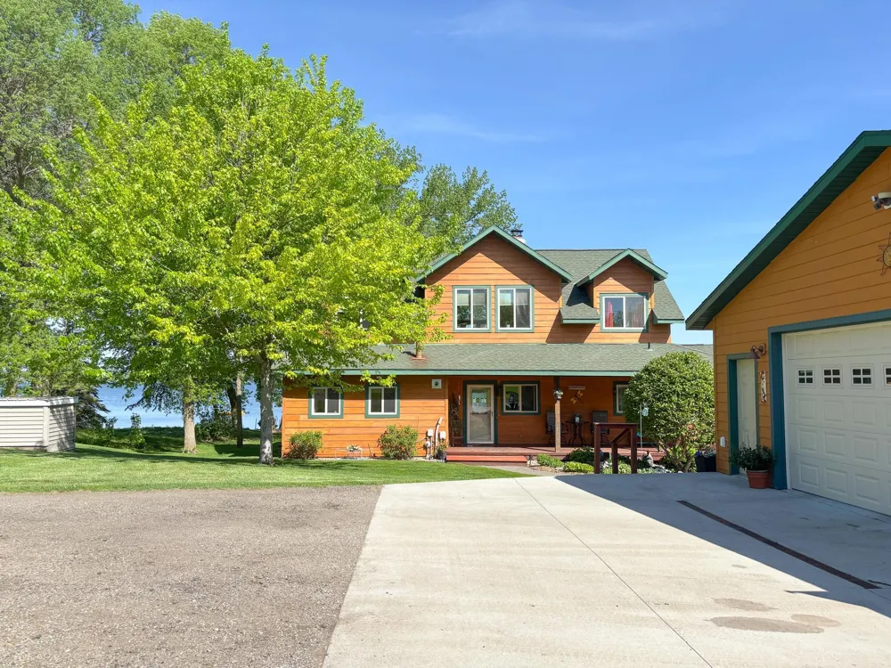 21447 Sunny Drive Fergus Falls, MN 56537