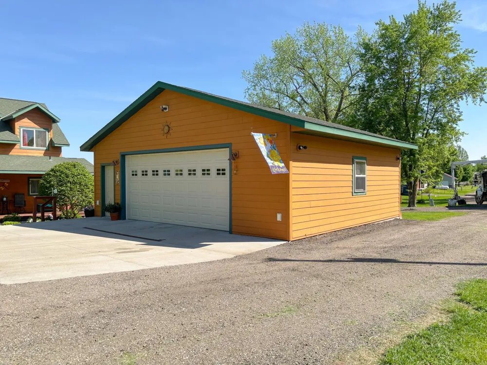 21447 Sunny Drive Fergus Falls, MN 56537