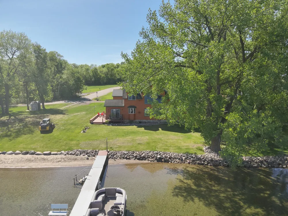 21447 Sunny Drive Fergus Falls, MN 56537