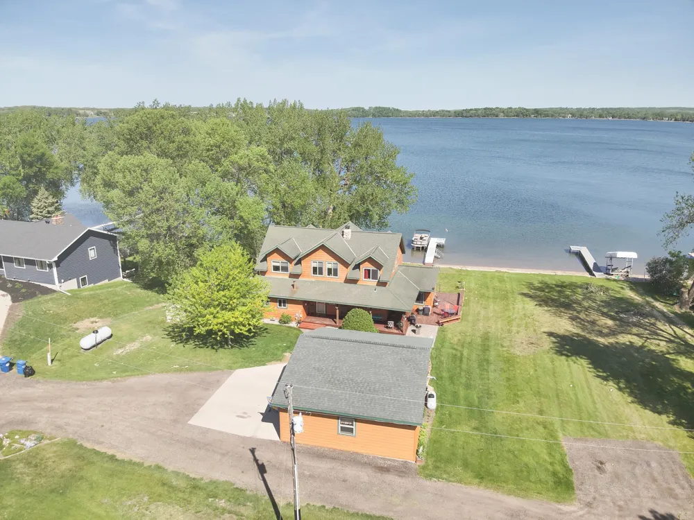 21447 Sunny Drive Fergus Falls, MN 56537