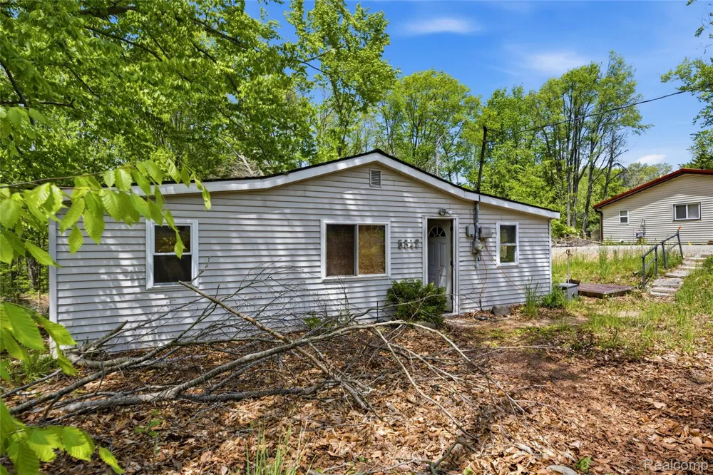 5842 Woodland Drive Surrey Township, MI 48632