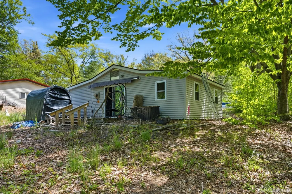 5842 Woodland Drive Surrey Township, MI 48632