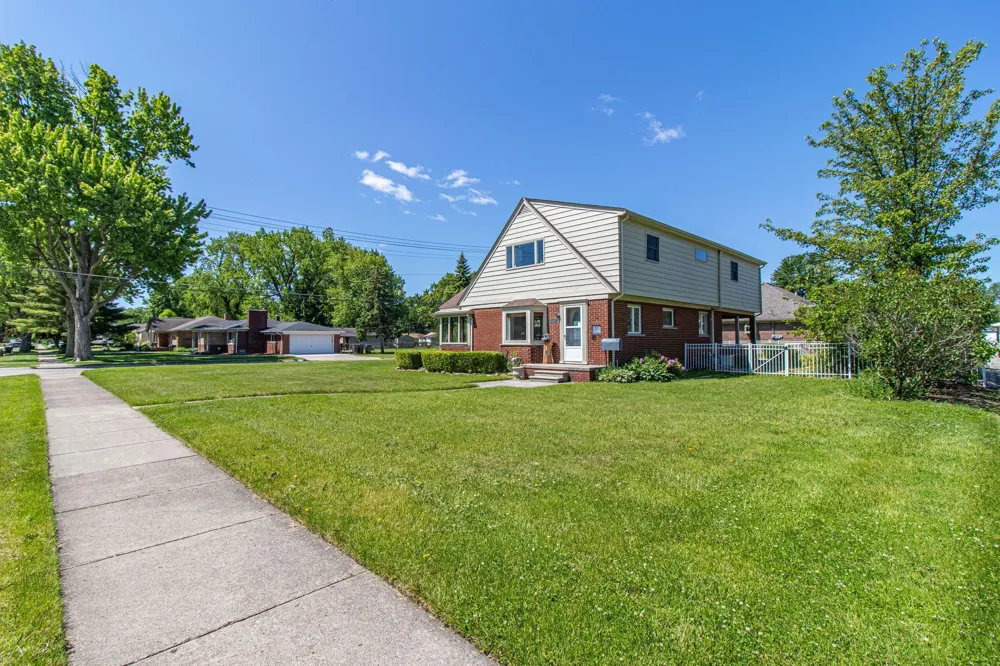 30007 Maison Street Saint Clair Shores, MI 48082