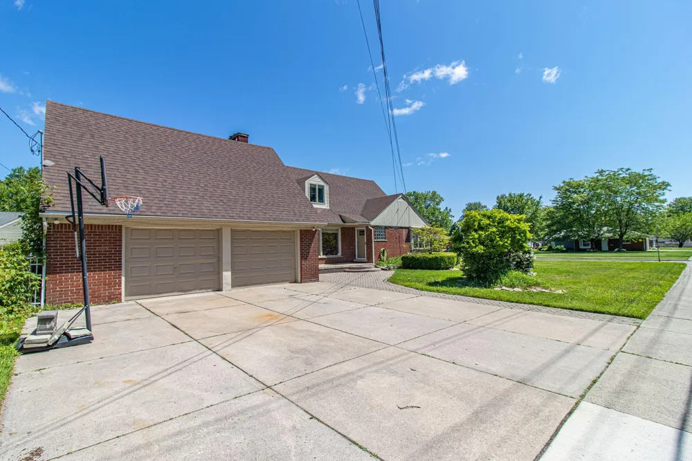 30007 Maison Street Saint Clair Shores, MI 48082