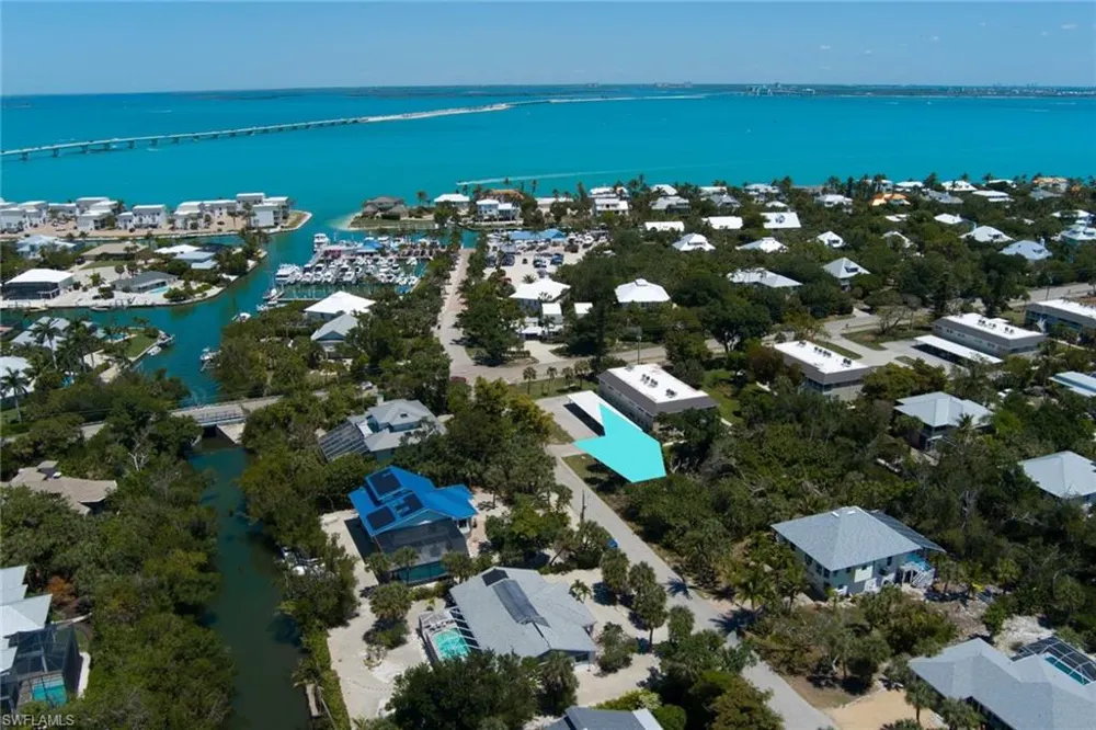 1084 S Yachtsman Drive Sanibel, FL 33957
