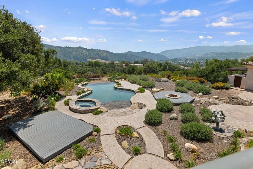 10948 Alto Court Oak View, CA 93022