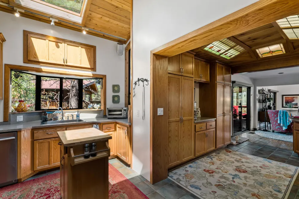 54062 Linger Lane Idyllwild, CA 92549