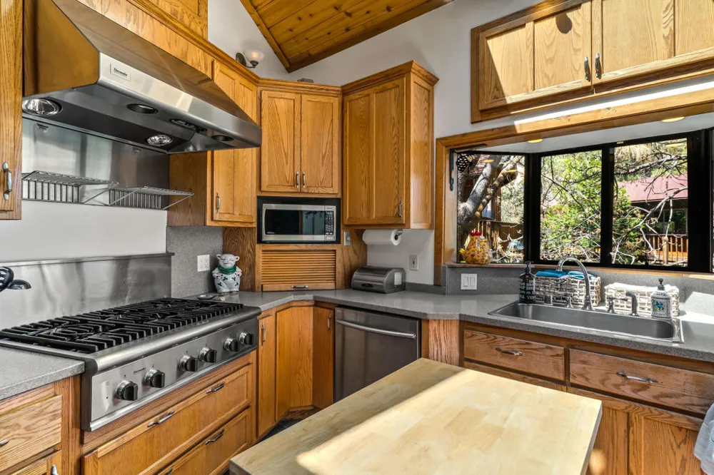 54062 Linger Lane Idyllwild, CA 92549
