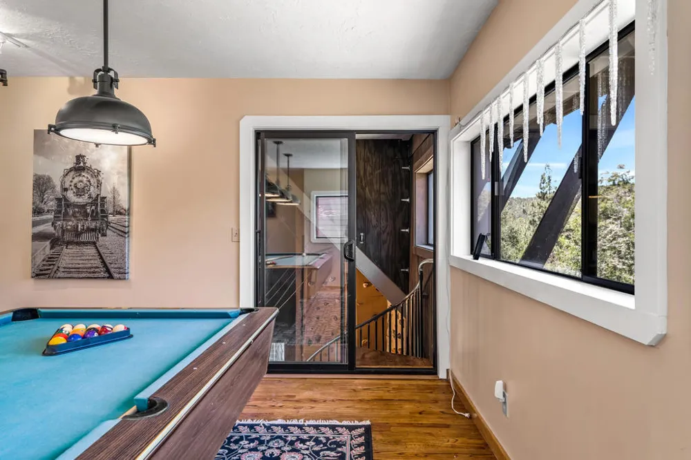 54062 Linger Lane Idyllwild, CA 92549
