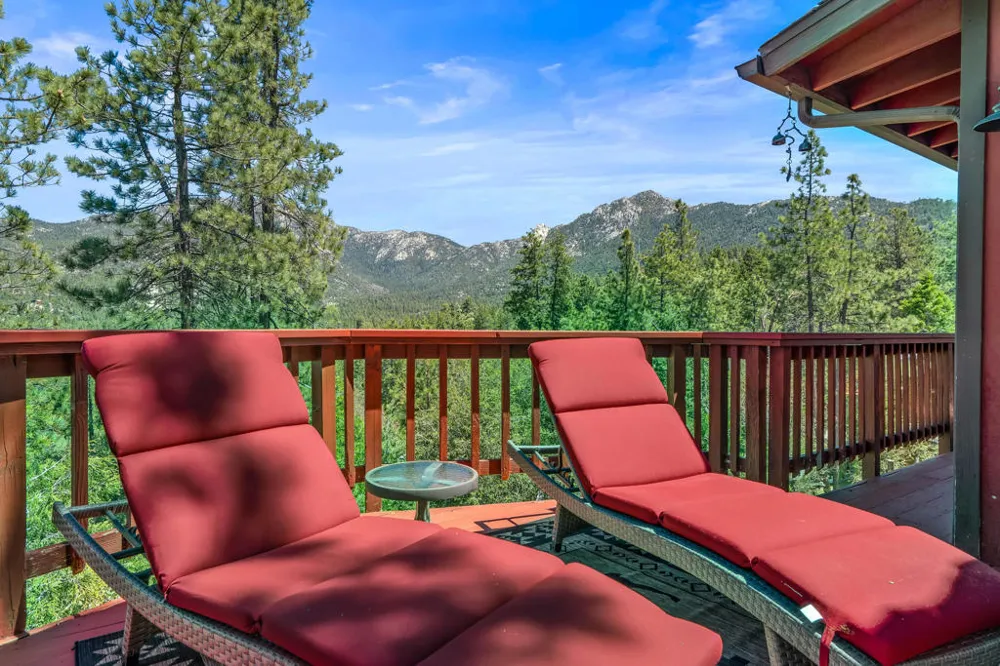 54062 Linger Lane Idyllwild, CA 92549
