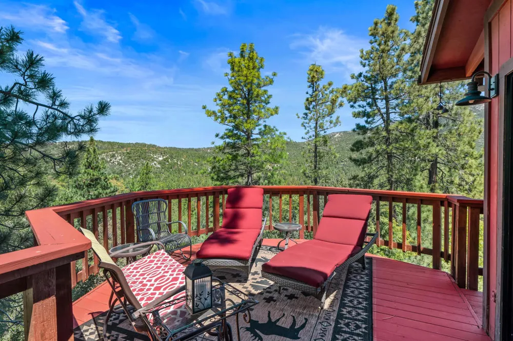 54062 Linger Lane Idyllwild, CA 92549