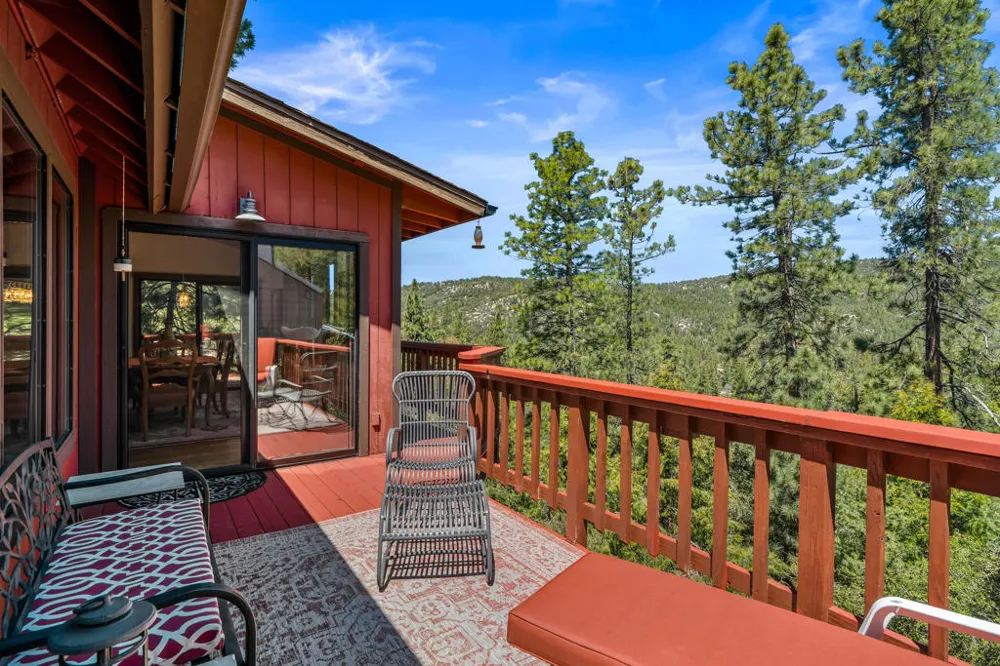 54062 Linger Lane Idyllwild, CA 92549