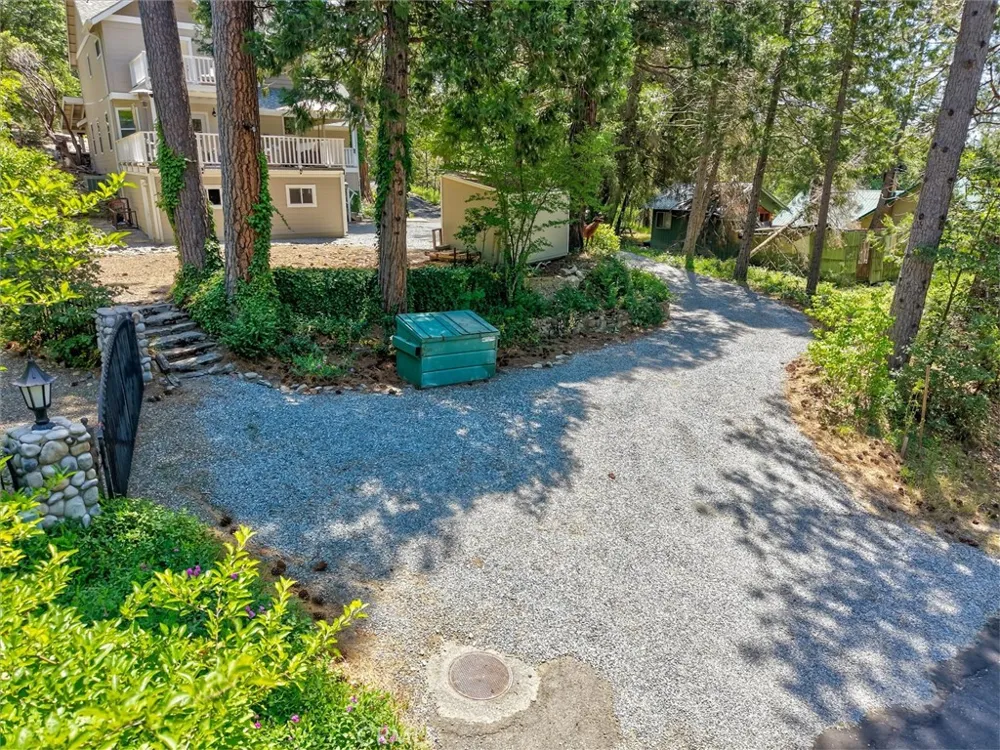40472 Road 274 Bass Lake, CA 93604