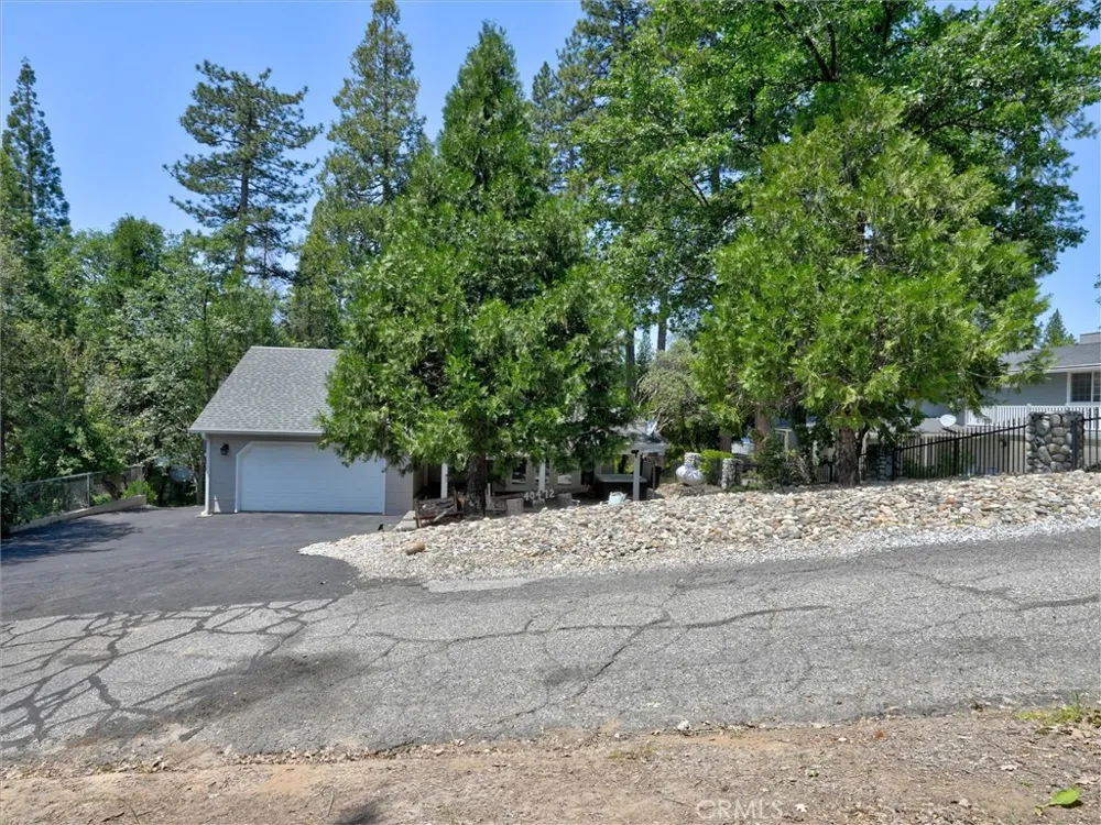 40472 Road 274 Bass Lake, CA 93604