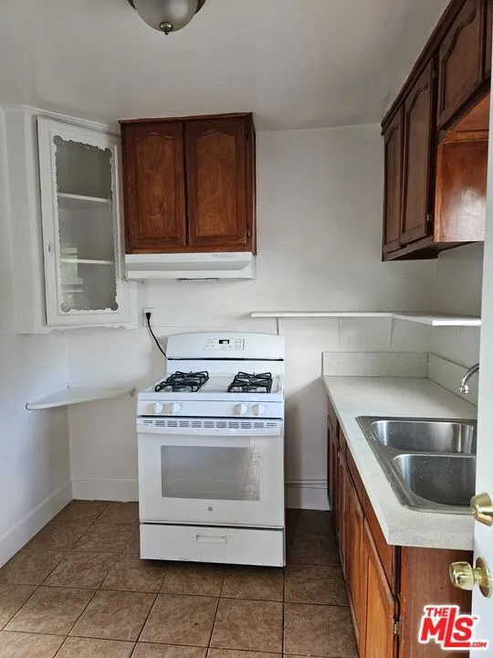 2226 Zoe Avenue #B Huntington Park, CA 90255