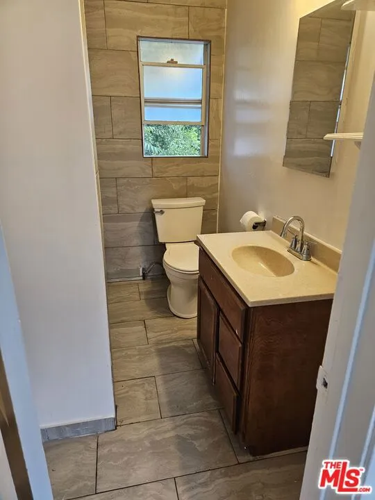 2226 Zoe Avenue #B Huntington Park, CA 90255