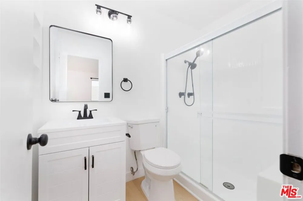 20134 Leadwell Street #334 Winnetka, CA 91306