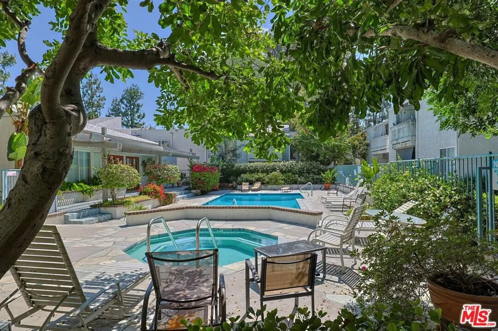 20134 Leadwell Street #334 Winnetka, CA 91306