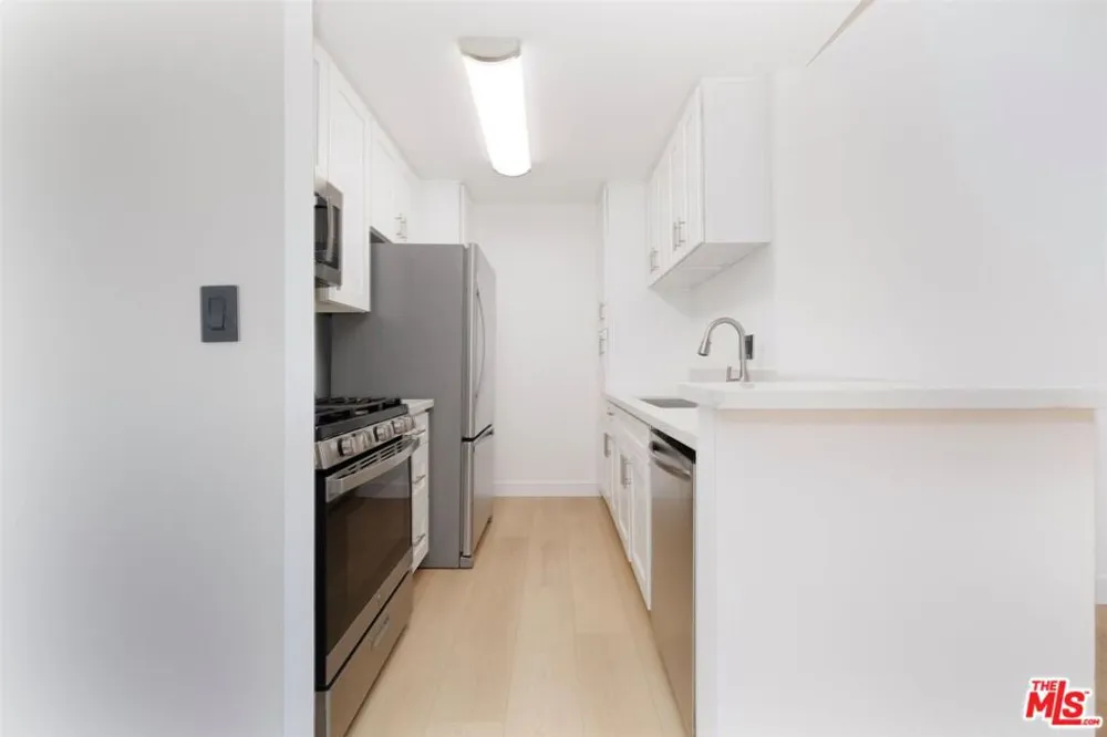 20134 Leadwell Street #334 Winnetka, CA 91306
