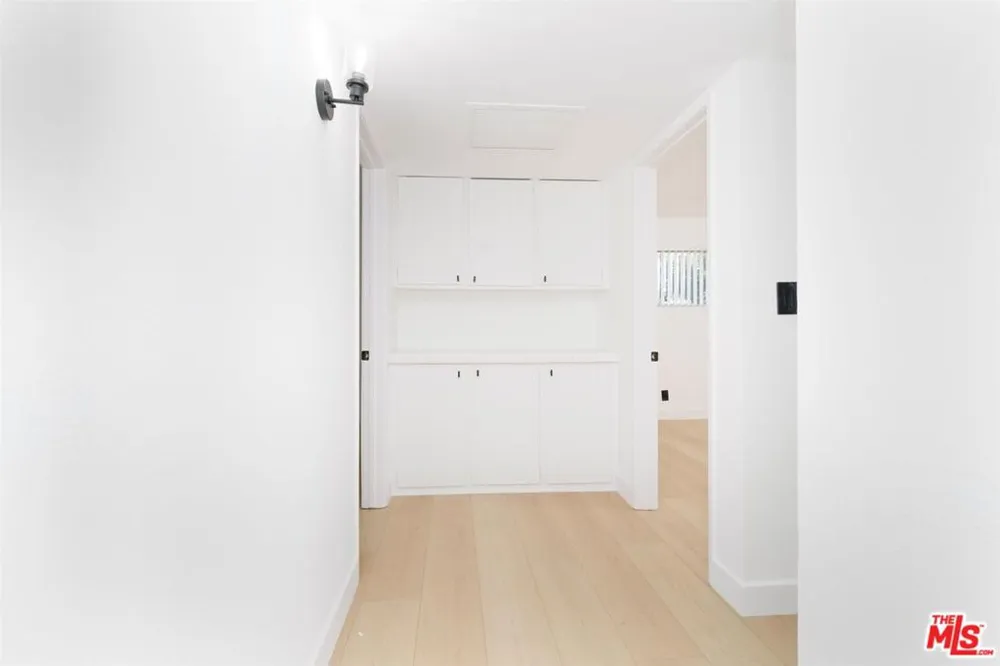20134 Leadwell Street #334 Winnetka, CA 91306