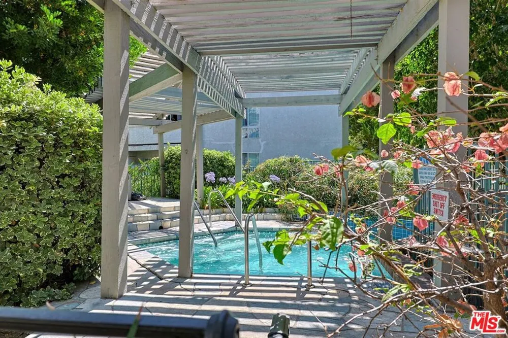 20134 Leadwell Street #334 Winnetka, CA 91306