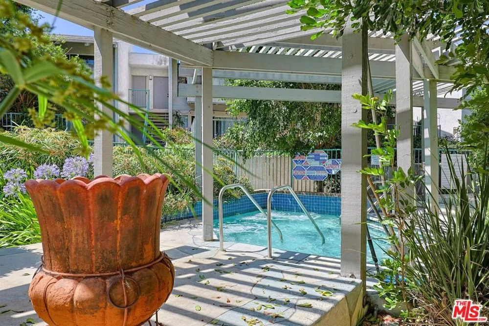 20134 Leadwell Street #334 Winnetka, CA 91306