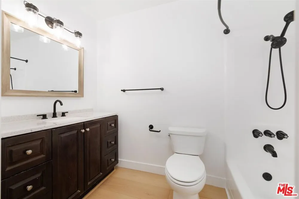 20134 Leadwell Street #334 Winnetka, CA 91306