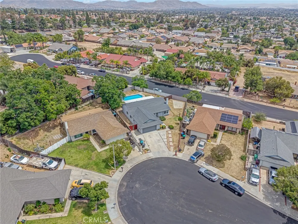 24859 Rock Springs Moreno Valley, CA 92557
