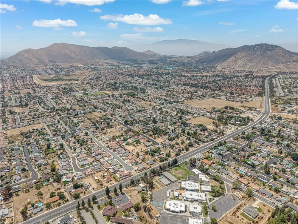 24859 Rock Springs Moreno Valley, CA 92557