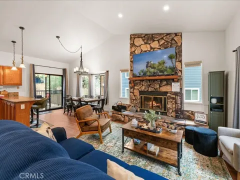 820 Villa Grove