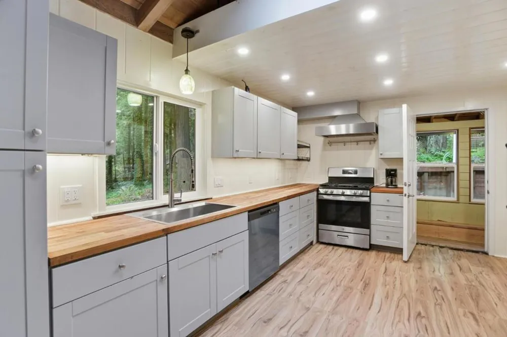 155 Redwood Avenue Pescadero, CA 94060