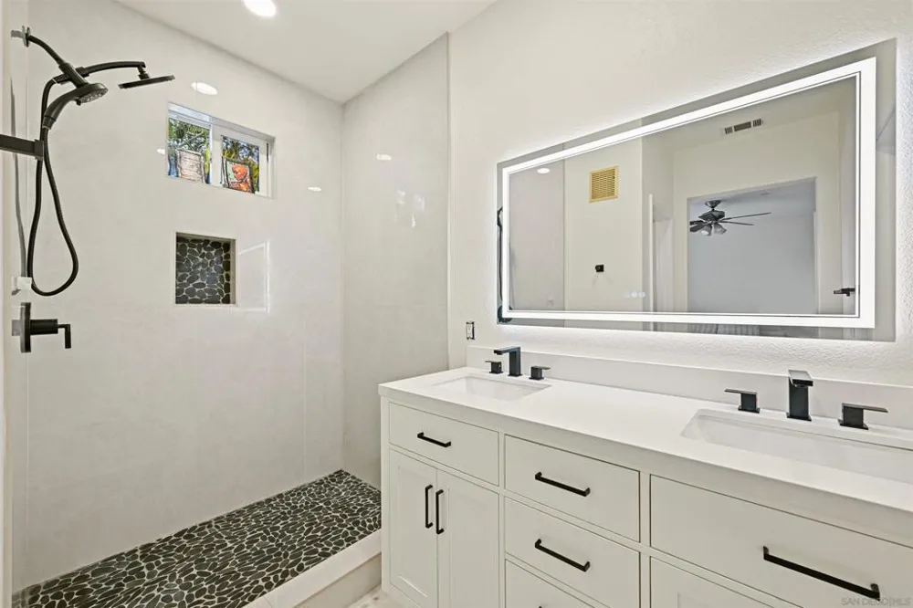 13295 Calle Del Campo #5 San Diego, CA 92129