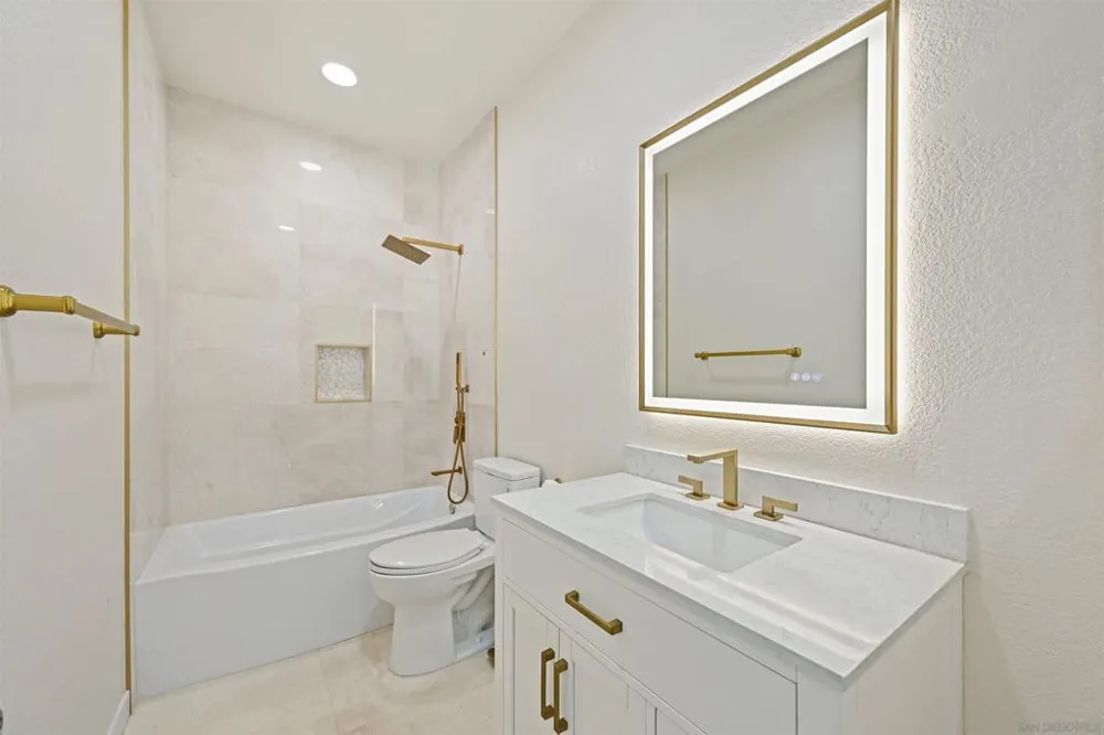 13295 Calle Del Campo #5 San Diego, CA 92129