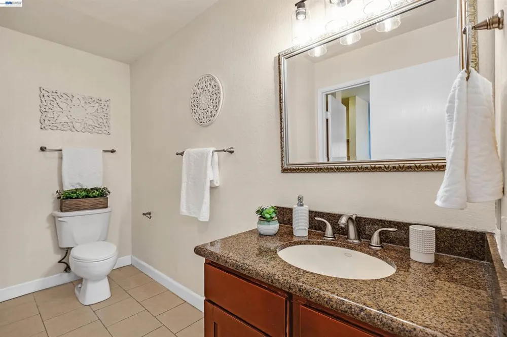 1570 165Th Ave #104 San Leandro, CA 94578