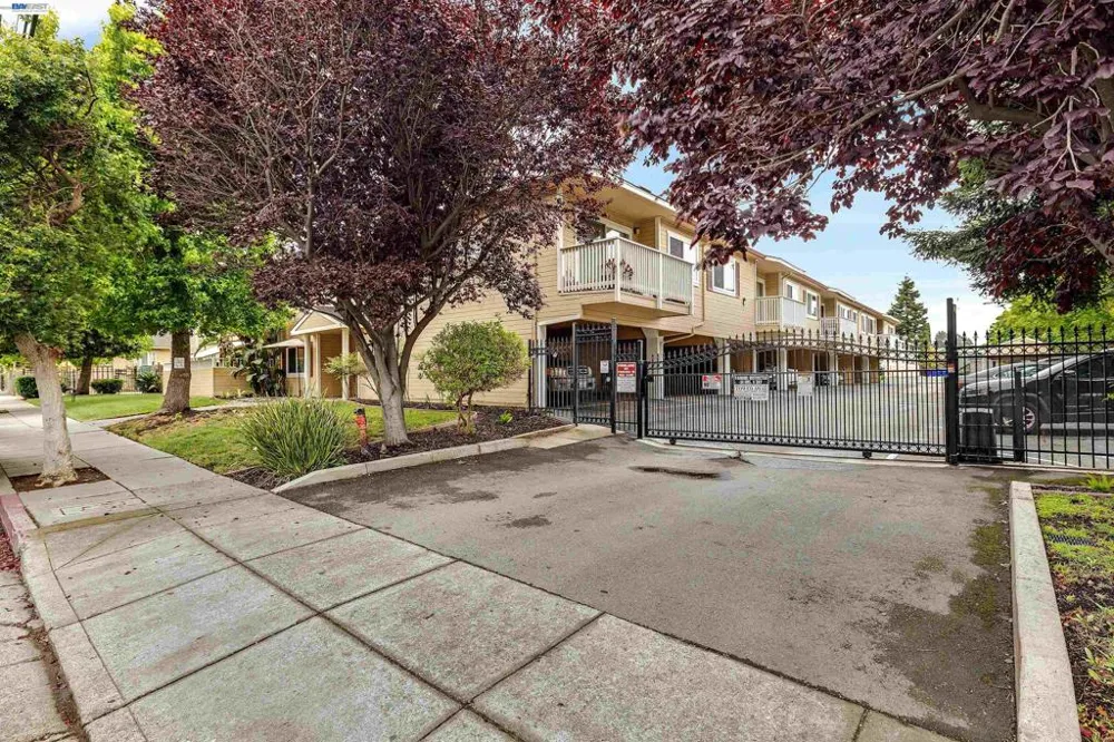 1570 165Th Ave #104 San Leandro, CA 94578