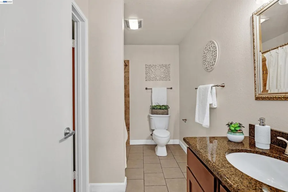 1570 165Th Ave #104 San Leandro, CA 94578