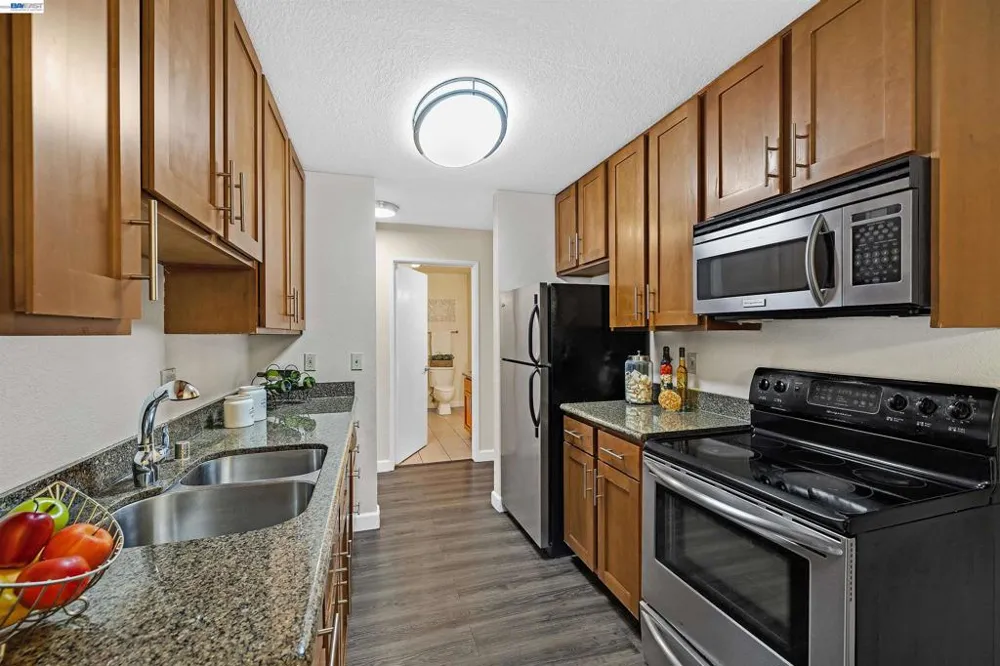 1570 165Th Ave #104 San Leandro, CA 94578