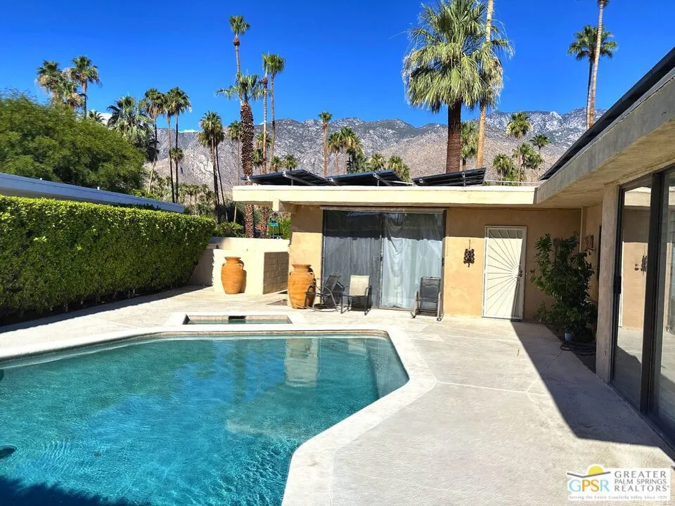 2062 S Chico Drive Palm Springs, CA 92264