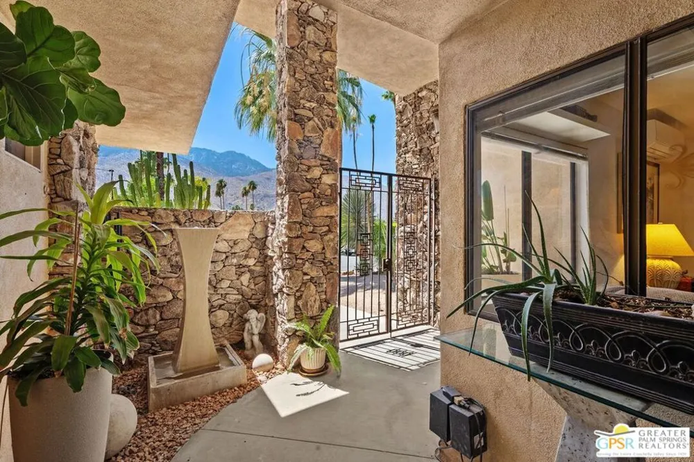 2062 S Chico Drive Palm Springs, CA 92264