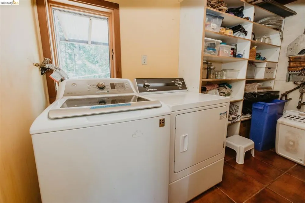 49100 WICKERSHAM ROAD Geyserville, CA 95441