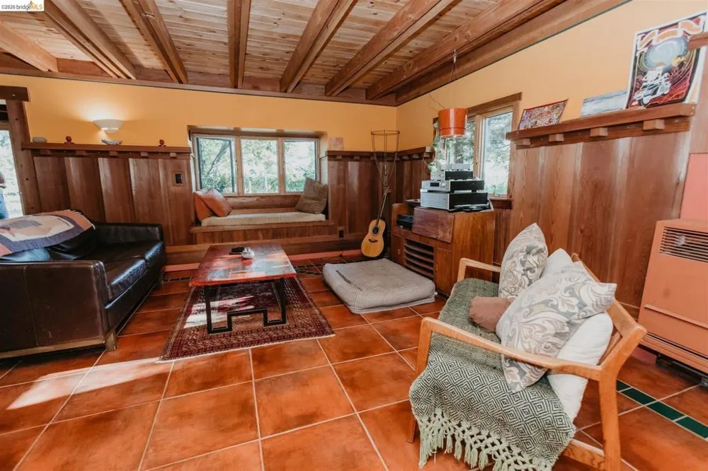 49100 WICKERSHAM ROAD Geyserville, CA 95441