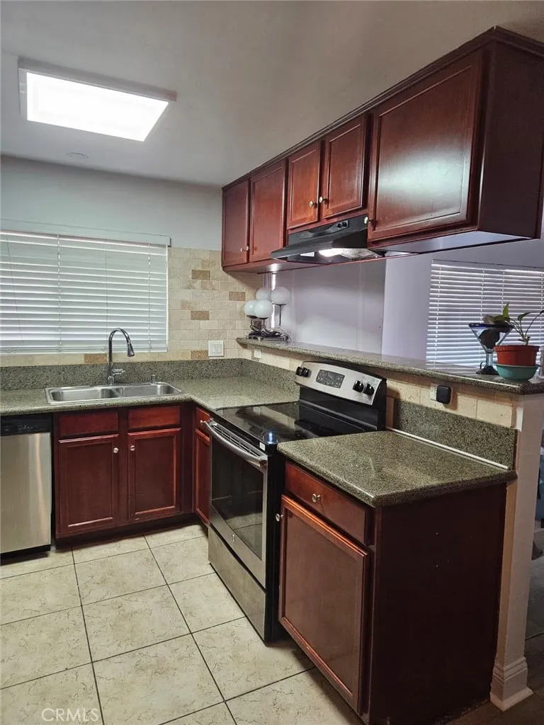 12805 Mapleview Lakeside, CA 92040