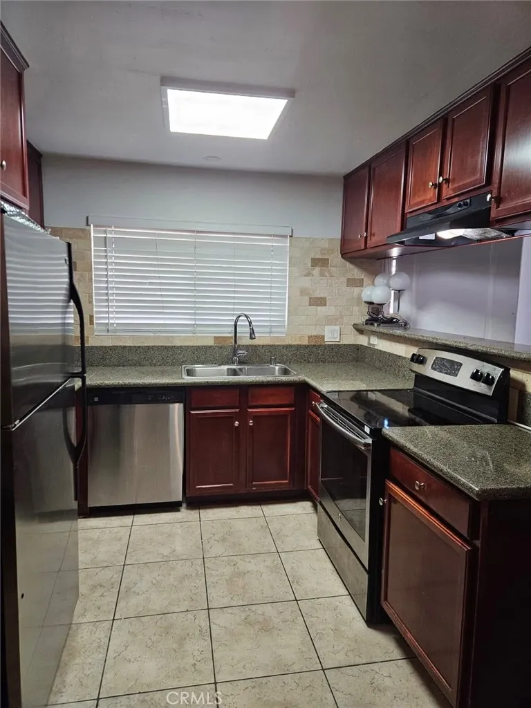 12805 Mapleview Lakeside, CA 92040