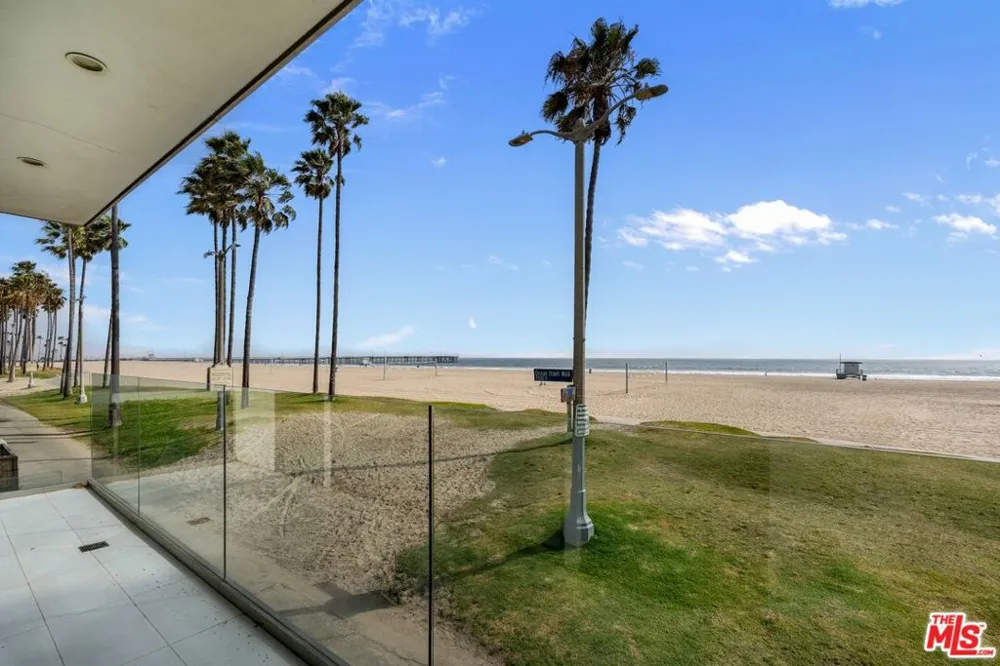2419 Ocean Front Walk Venice, CA 90291