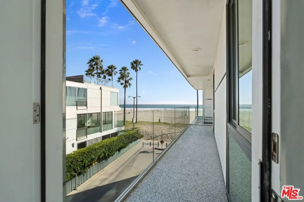 2419 Ocean Front Walk Venice, CA 90291