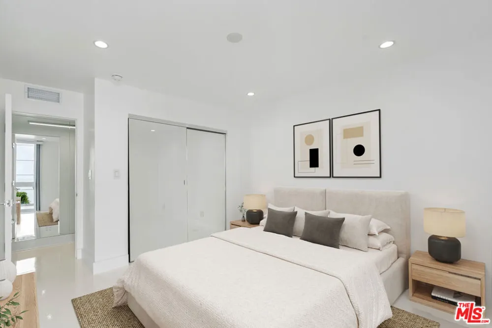 2419 Ocean Front Walk Venice, CA 90291